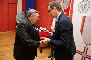 Uroczystość wręczenia Krzyży Wolności i Solidarności, Poznań 19 grudnia 2016. Na zdj. Edward Finger