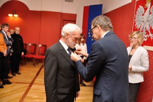 Uroczystość wręczenia Krzyży Wolności i Solidarności, Poznań 19 grudnia 2016. Na zdj. Leszek Katarzyński