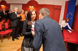 Uroczystość wręczenia Krzyży Wolności i Solidarności, Poznań 19 grudnia 2016. Na zdj. Dominika Skrzypczak